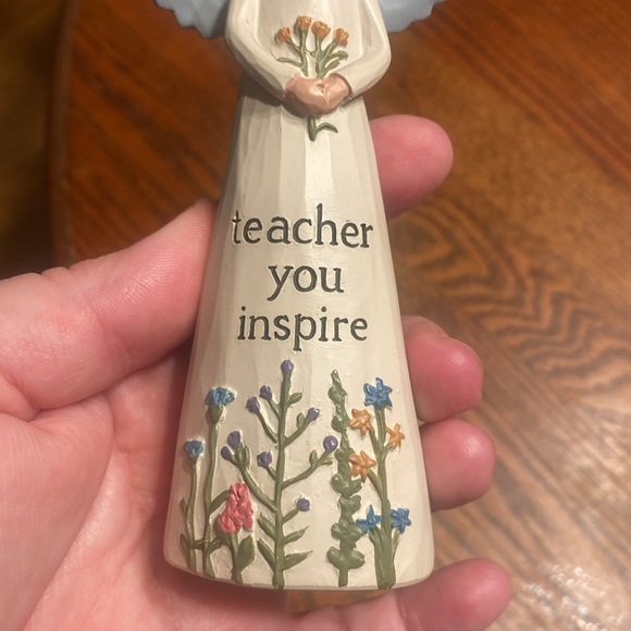 Angel figurine that says teacher you inspire with flowers at the bottom - Picture 6 of 6